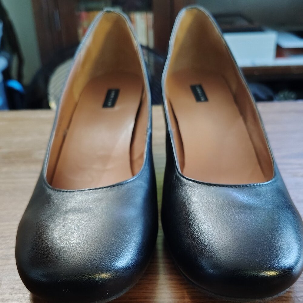 Array Brand | Black Color | Leather | 1 inch Heels | Size 11W